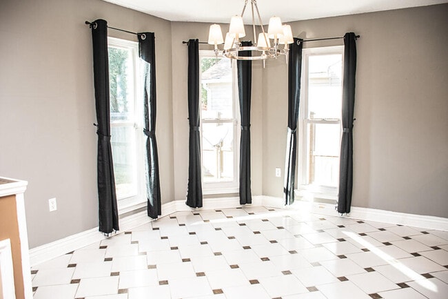 Building Photo - 17 8th Ave