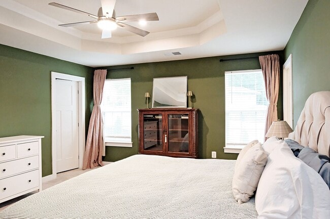 Building Photo - Spacious Pet-Friendly N. Albemarle Co Home With Fenced Backyard