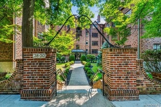 Building Photo - 38-30 Douglaston Pkwy