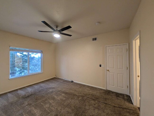 Building Photo - 911 S Zeno Way