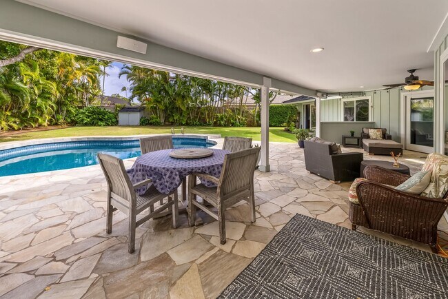 Building Photo - Private Beach Access, Pool, AC, Kailuana Loop