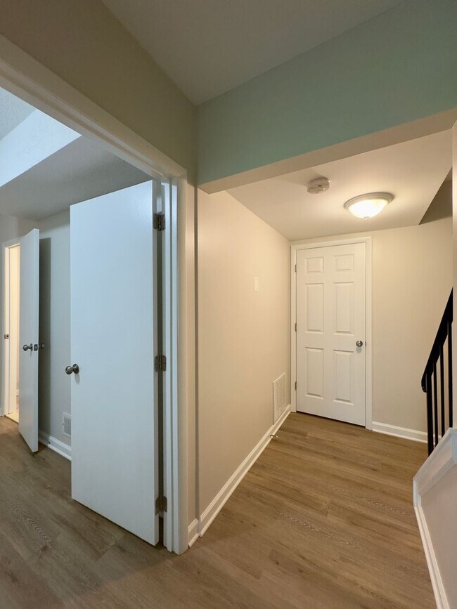 Building Photo - Charming 3 Bedroom/2 Full Bath/2 Half Bath Townhome in Parkville, MD!