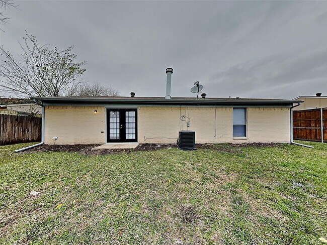 Building Photo - 3 BR/2BA | Renovated Single Family Home | 2-Car Garage | Gated backyard