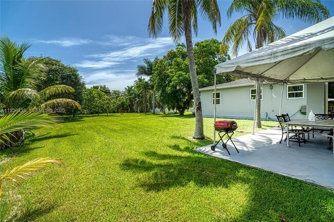 Building Photo - 216 SW 6th St