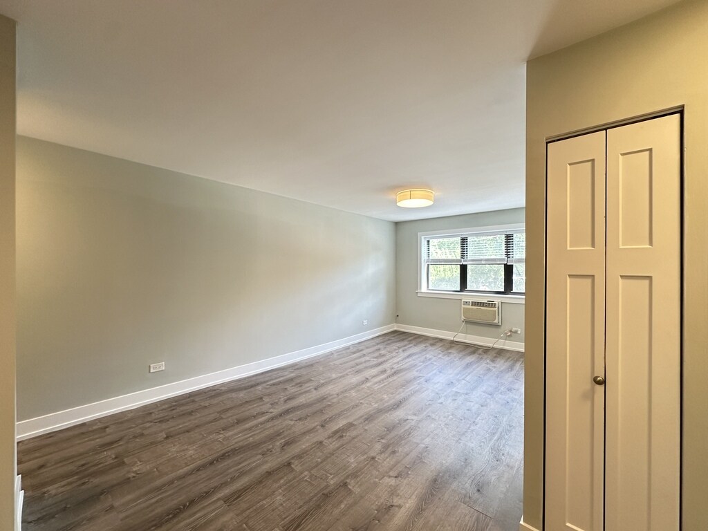 Building Photo - 507 W Barry Ave