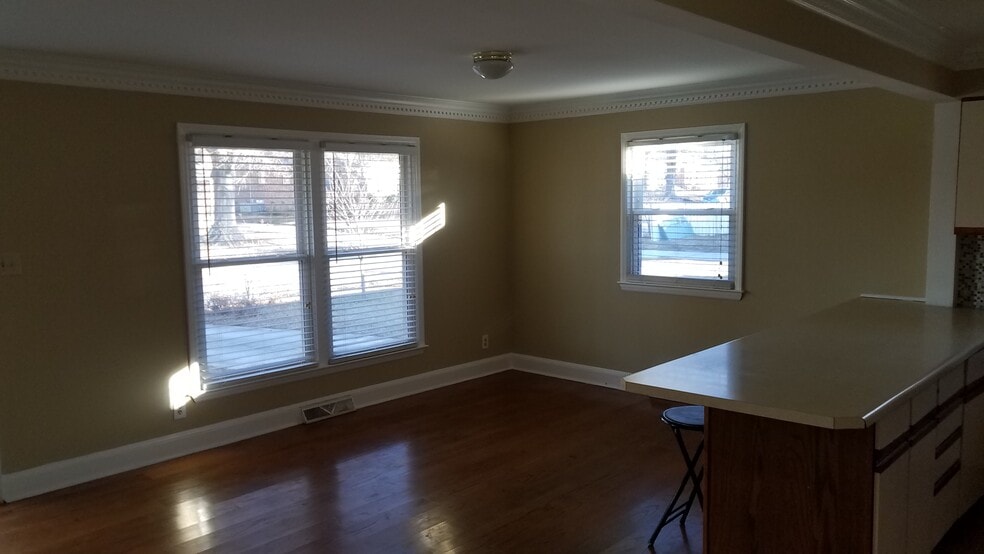 Building Photo - 2512 Burgundy Dr