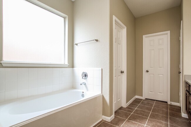 Building Photo - 21806 Catoosa Dr