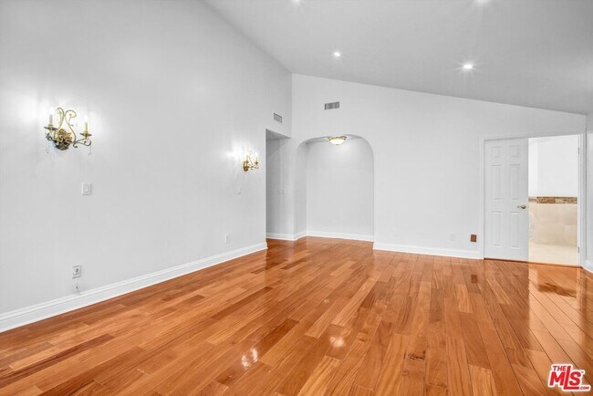 Building Photo - 1515 Outlook Cir