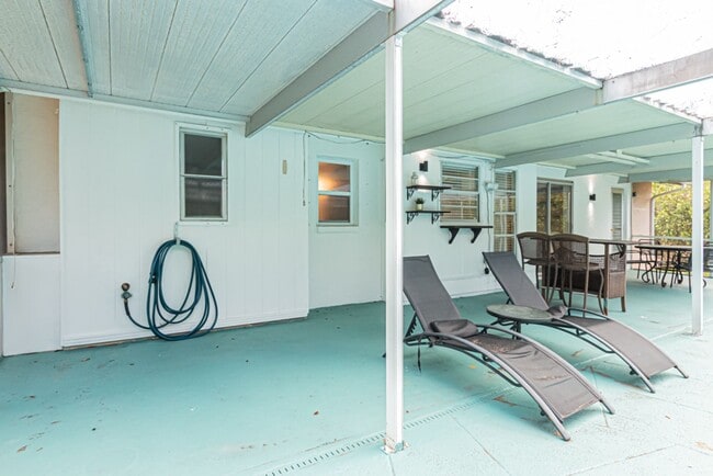 Building Photo - Pet-Friendly Home with Private Pool in Des...