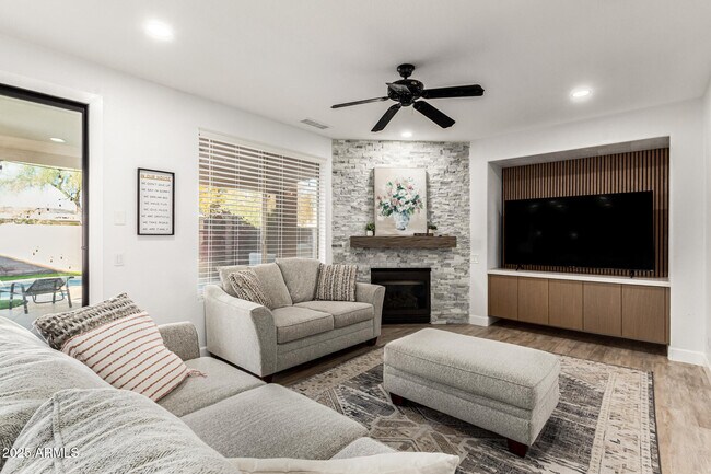 Building Photo - 3726 W Villa Linda Dr