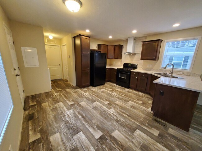Building Photo - 48 Sparrow Hill Dr