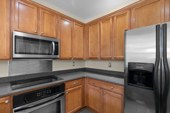 Building Photo - Spacious Condo in Norfolk