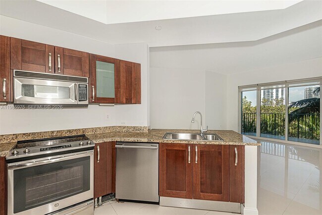 Building Photo - 20000 E Country Club Dr