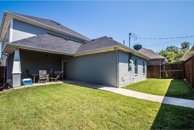 Building Photo - 3136 Sandage Ave