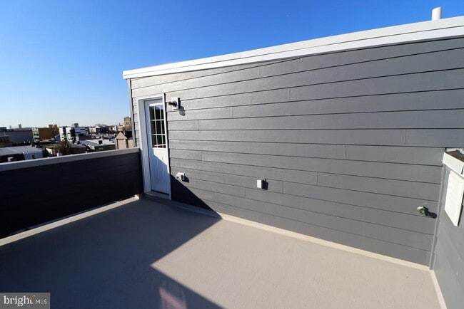 Building Photo - 1816 Latona St