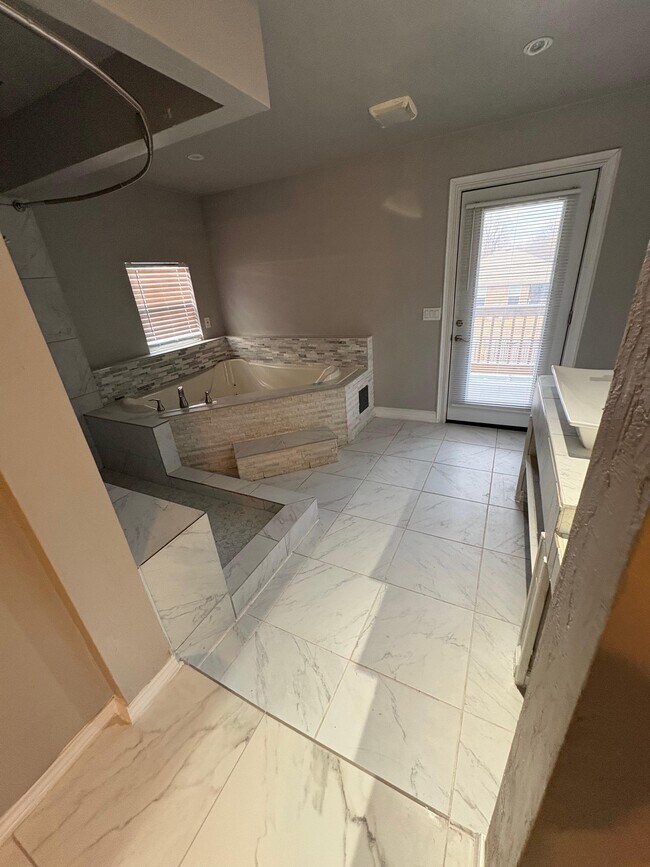 Building Photo - 1217 SW 18th St