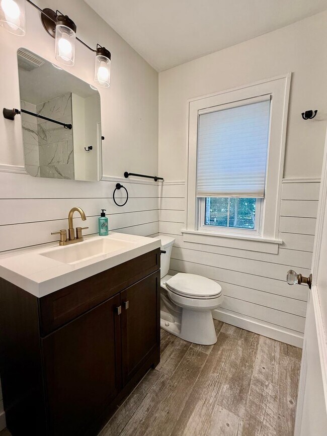 Building Photo - Three Bedroom Home in Kalamazoo