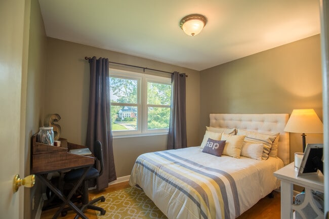 Building Photo - 4311 Kinloch Rd