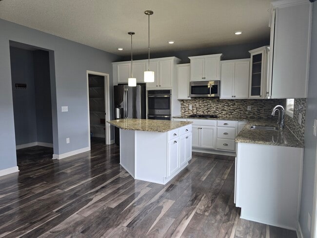 Building Photo - 16574 Elm Creek Ln