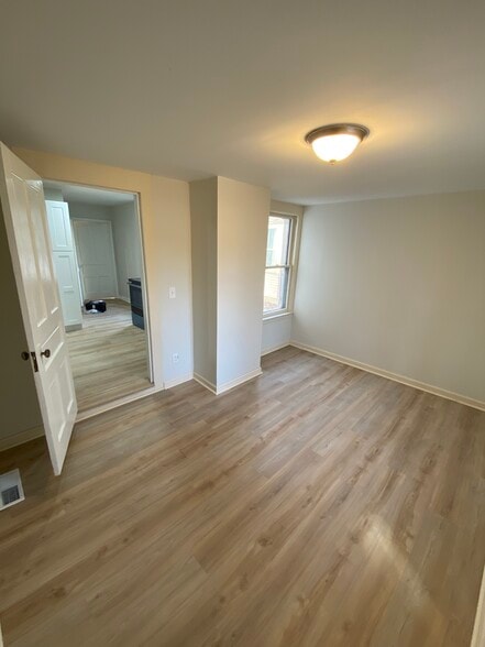 Building Photo - 49 Grove St