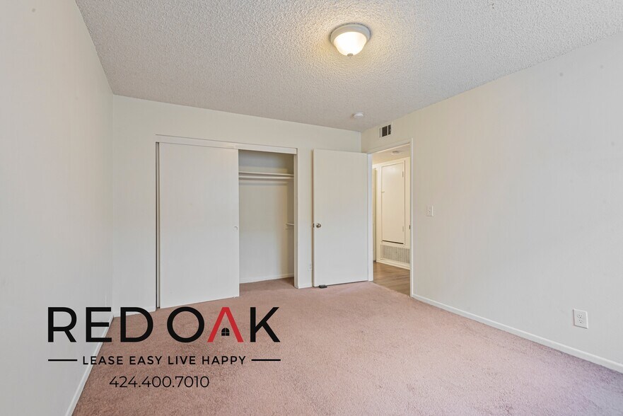 Building Photo - 949 White Knoll Dr