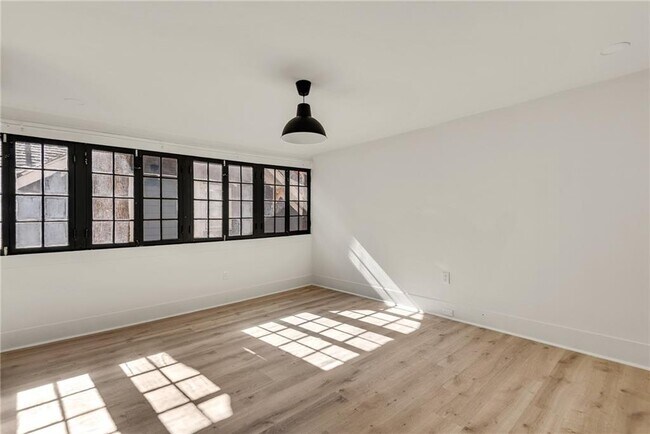 Building Photo - 901 Argonne Ave NE