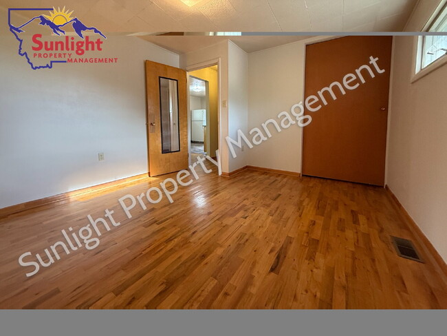 Building Photo - 1 Bed 1 Bath Bungalow