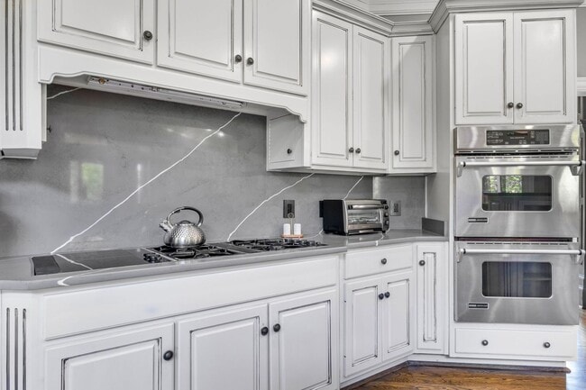 Building Photo - Princeton Hills Fully Furnished