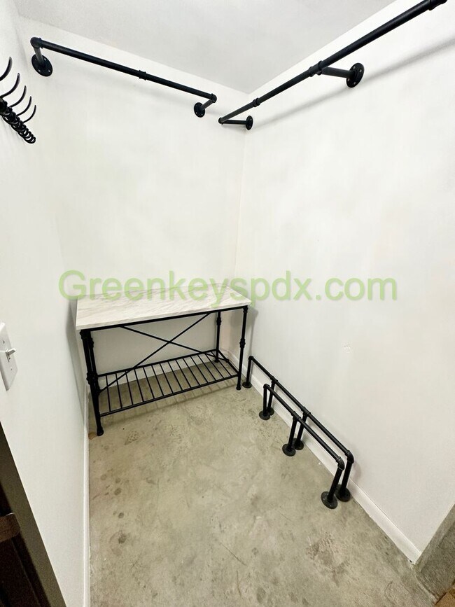 Building Photo - Studio Condo Available in the Pearl's Stre...