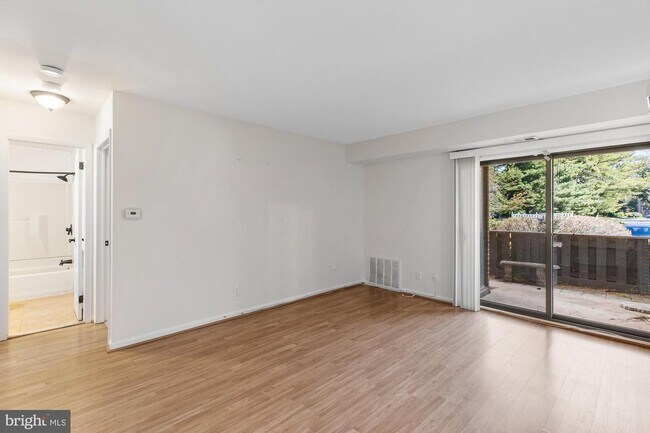 Building Photo - 220 Echelon Rd