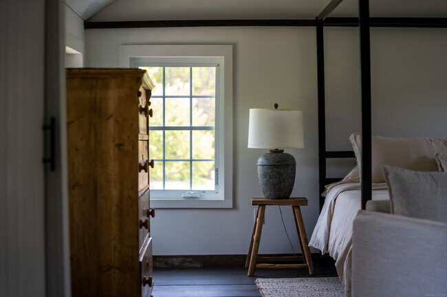 Building Photo - 740 Little City Rd