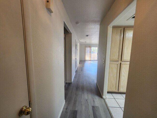Building Photo - Great Location in Green Valley