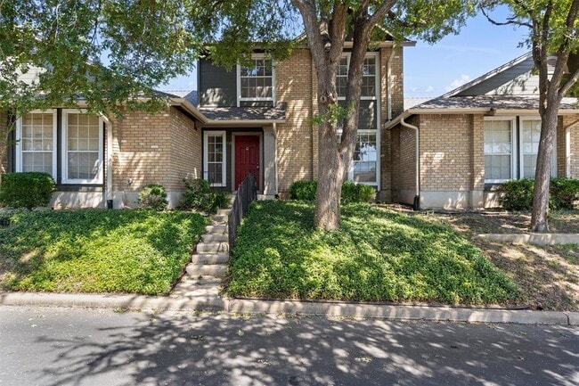 Building Photo - 1015 E Yager Ln