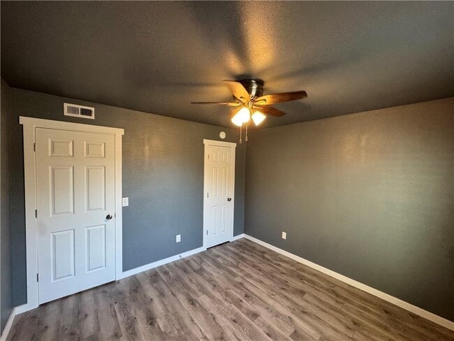 Building Photo - 70 N Hunter St