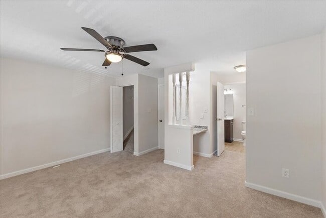 Building Photo - Beautifully Renovated Townhome For Rent In...