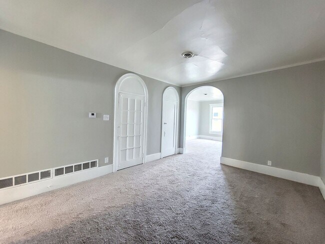 Building Photo - 706-710 18th Ave