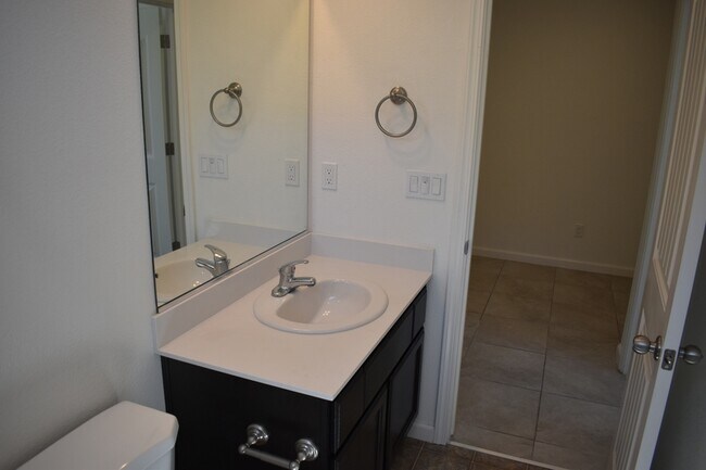 Building Photo - 4457 Jennifer Wy