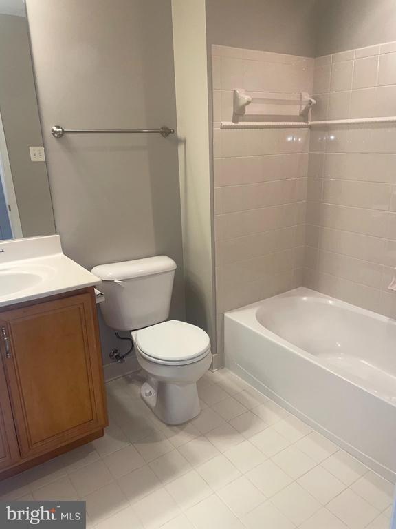 Building Photo - 1811b Wheyfield Dr