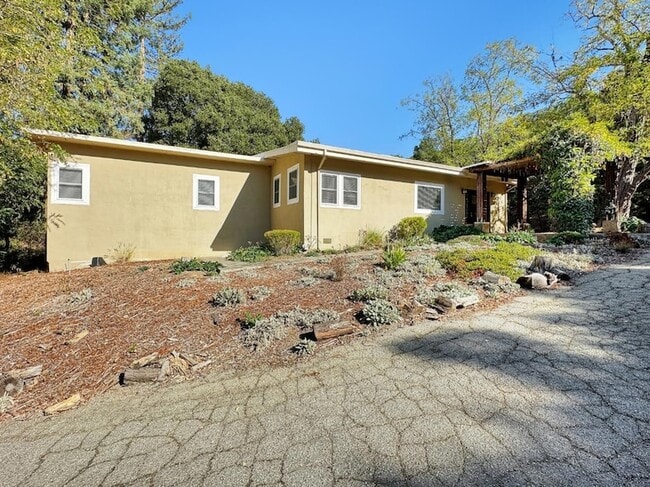 Building Photo - 225 Lindenbrook Rd