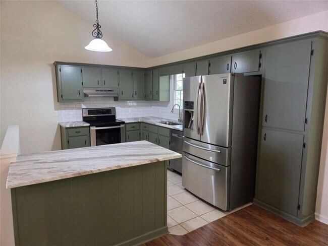 Building Photo - 984 Overlook Dr