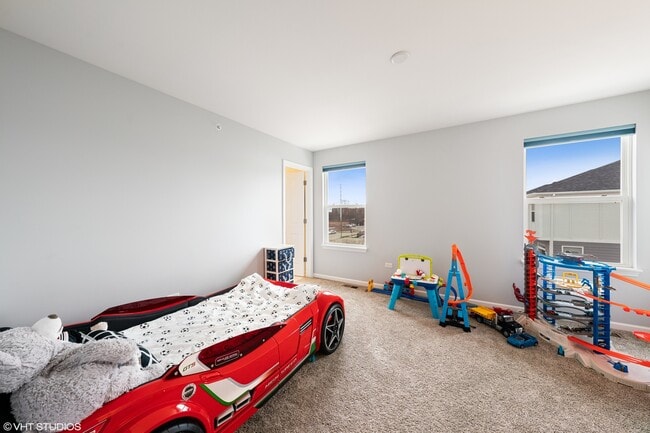 Building Photo - 3s623 Everton Dr