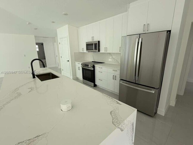 Building Photo - 8636 100th Ct
