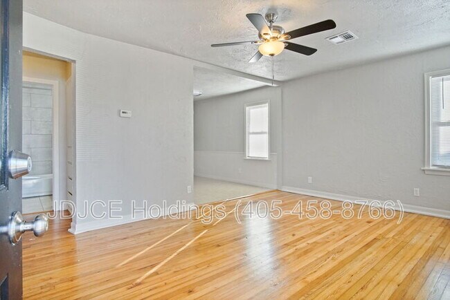 Building Photo - 312 E Jacobs Dr