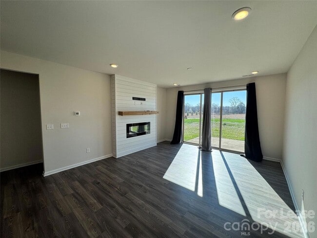 Building Photo - 1007 Maylen Trce