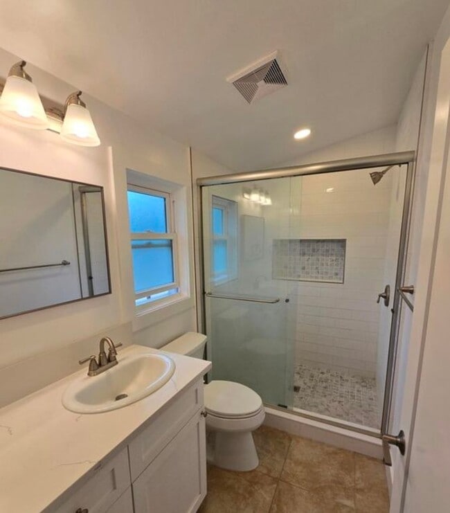 Building Photo - 3 bedroon 2 bath home