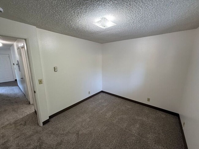 Building Photo - 3346 Willow Ct SE