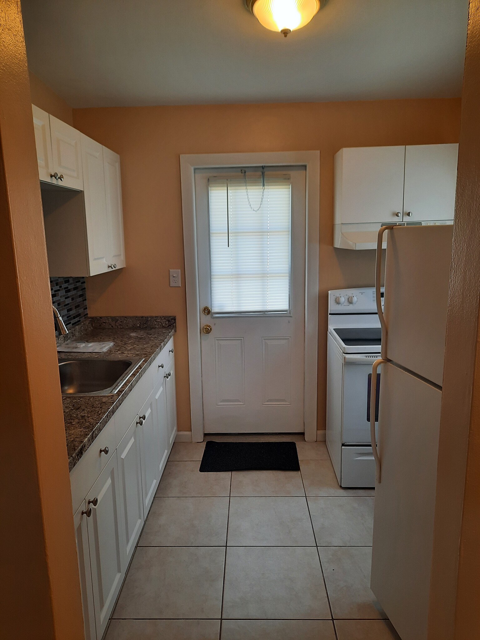 Kitchen - 3108 Crestwood Dr