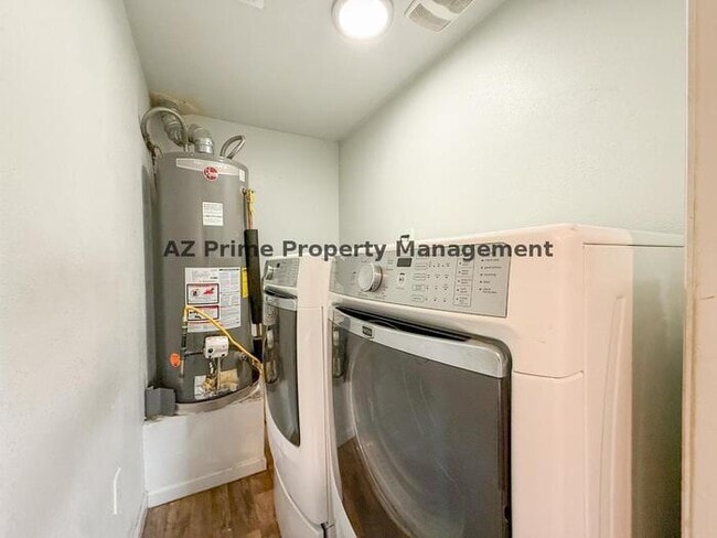 Building Photo - 2427 W Yavapai St