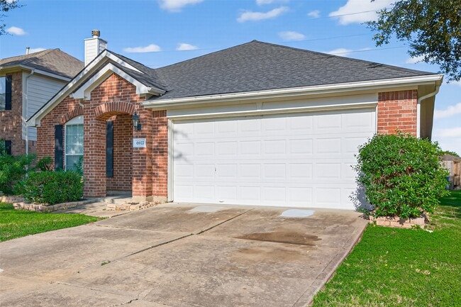 Building Photo - 6927 Great Oaks Shadow Dr