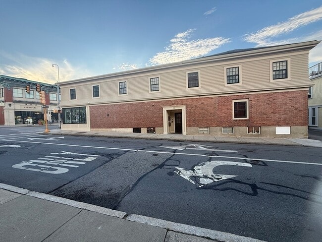 Building Photo - 10 Leyden St